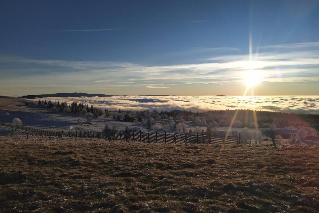 Gite Du Fourperet-Parc Naturel Du Haut-Jura Longevilles-Mont-dʼOr Eksteriør bilde